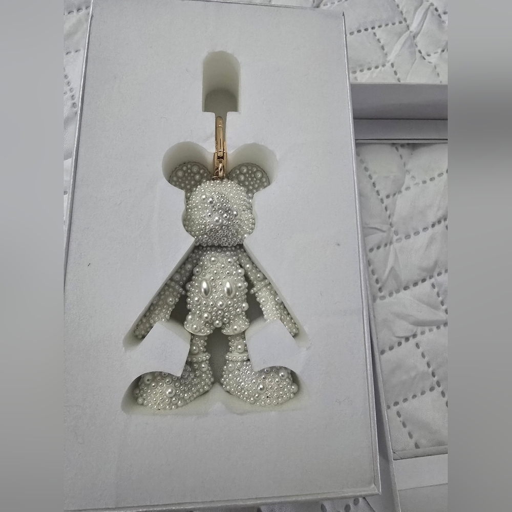 Disney x BaubleBar Minnie Mouse Pearl Charm - Picture 3 of 7